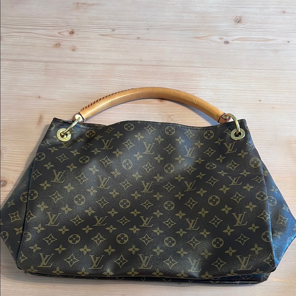 Louis Vuitton Monogram Artsy MM